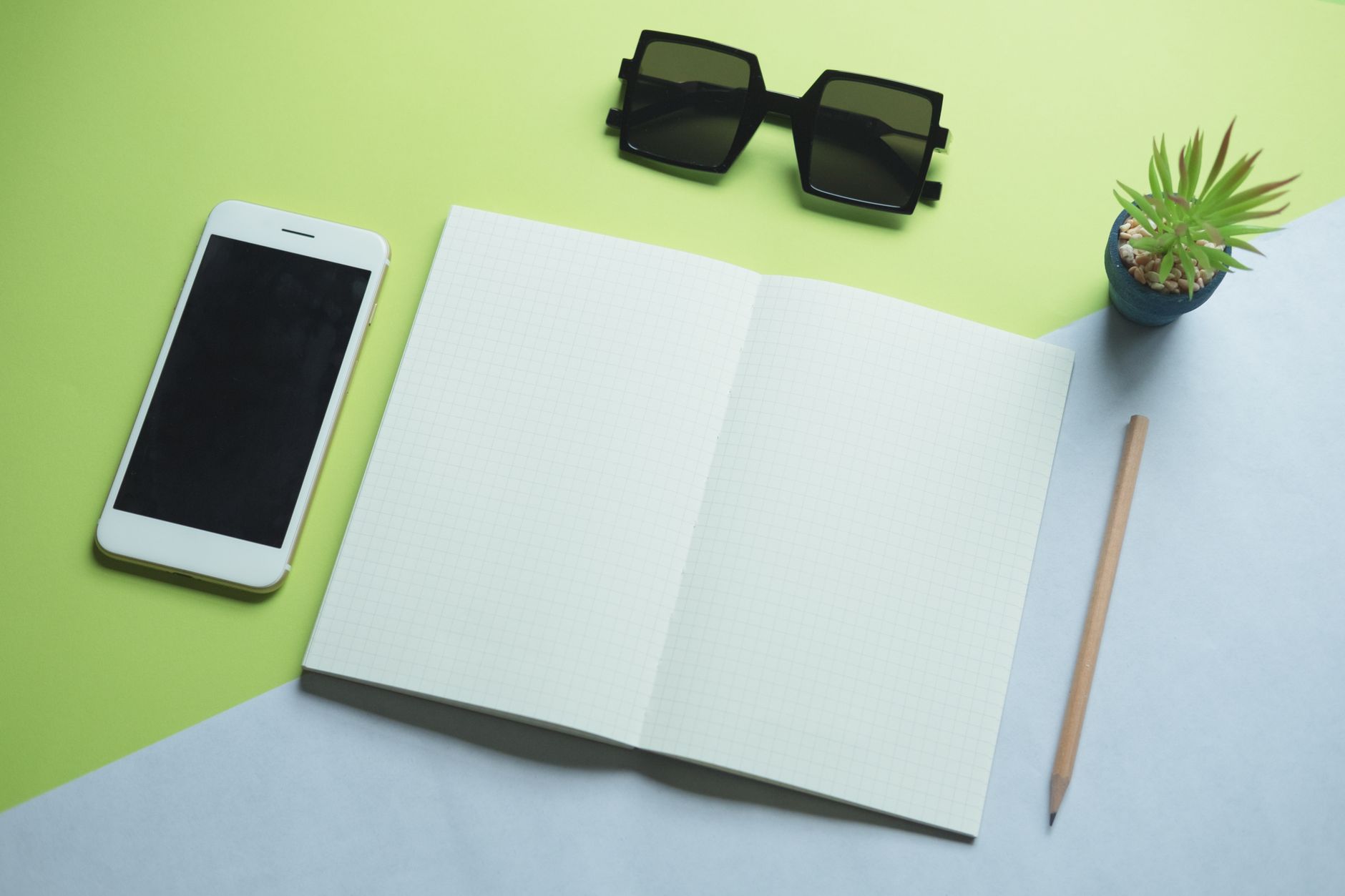 Paper Versus an App: I Tried Both for a Month - tracking & numbers